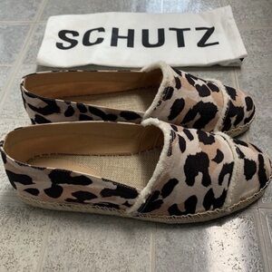 SCHUTZ Size 8 New In Box Schutz Ohanna Leopard Canvas Espadrille Flats